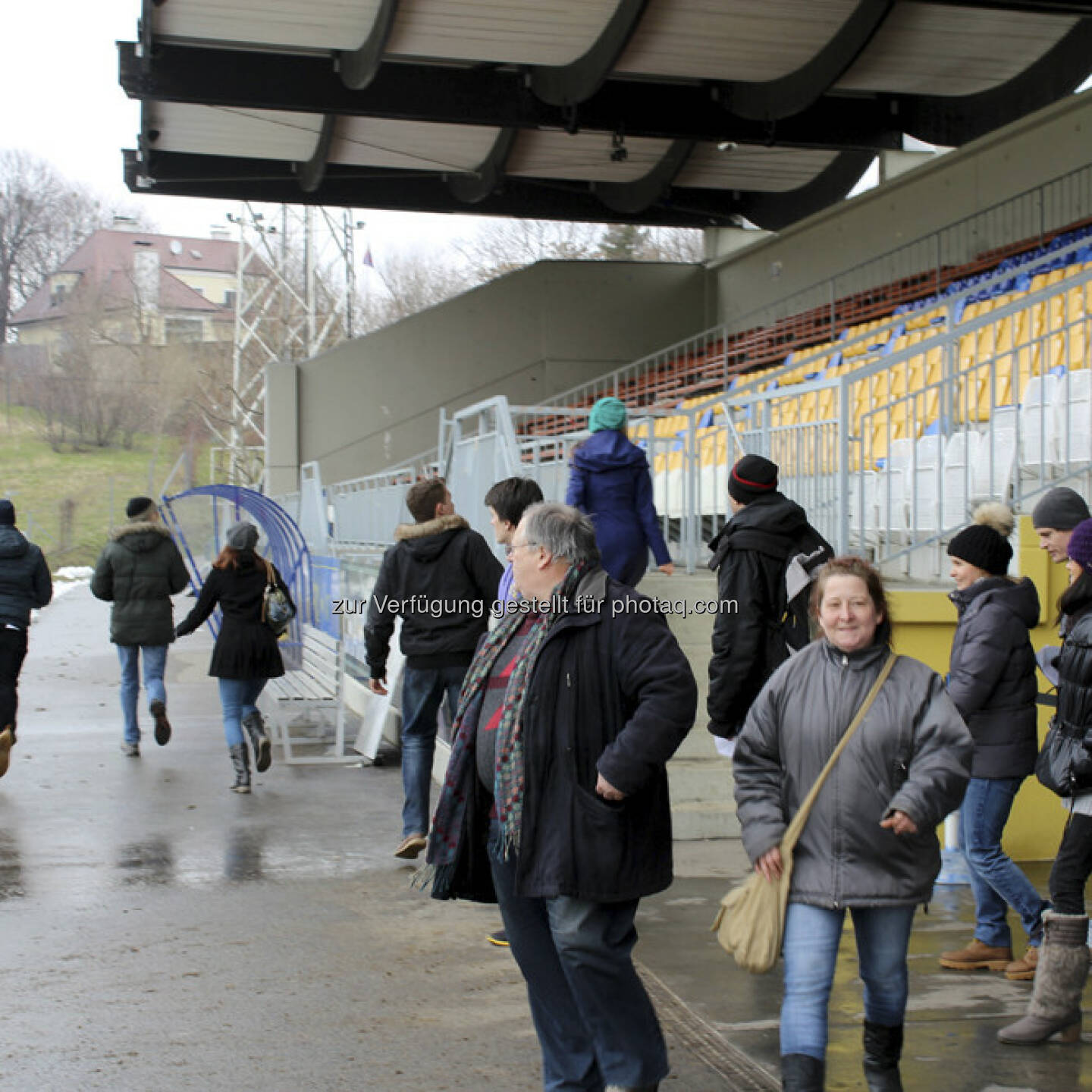 philoro hatte am 29. März zur Schatzsuche im Stadion der Hohen Warte eingeladen. Es ging um einen Schatz aus purem Gold, Wert mehr als 1500 Euro. Hier Bilder von der Schatzsuche.