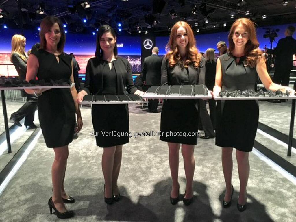 Mercedes Daimler Headphones &amp; Notebooks are ready. Few minutes to go until the #Mercedes #EClass world premiere starts #NAIAS http://twitter.com/Daimler/status/686343611152207872/photo/1  Source: http://facebook.com/daimler, © Aussender (11.01.2016) 
