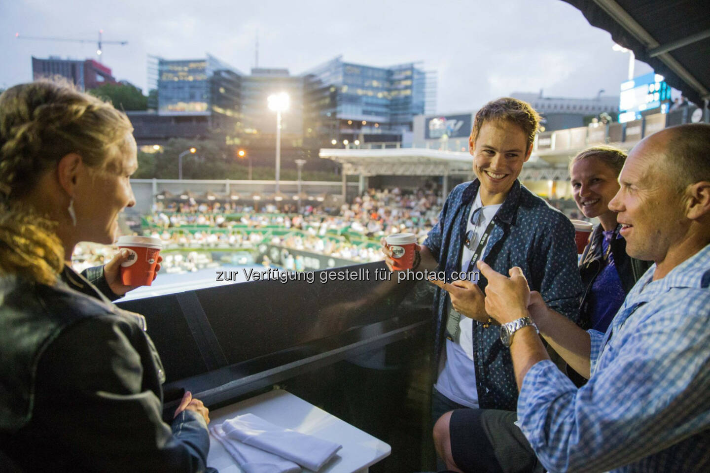 Anna und Lisa Hahner, Jeff Wilson (ehem. All Blacks Spieler), DTM Fahrer Tom Blomqvist 