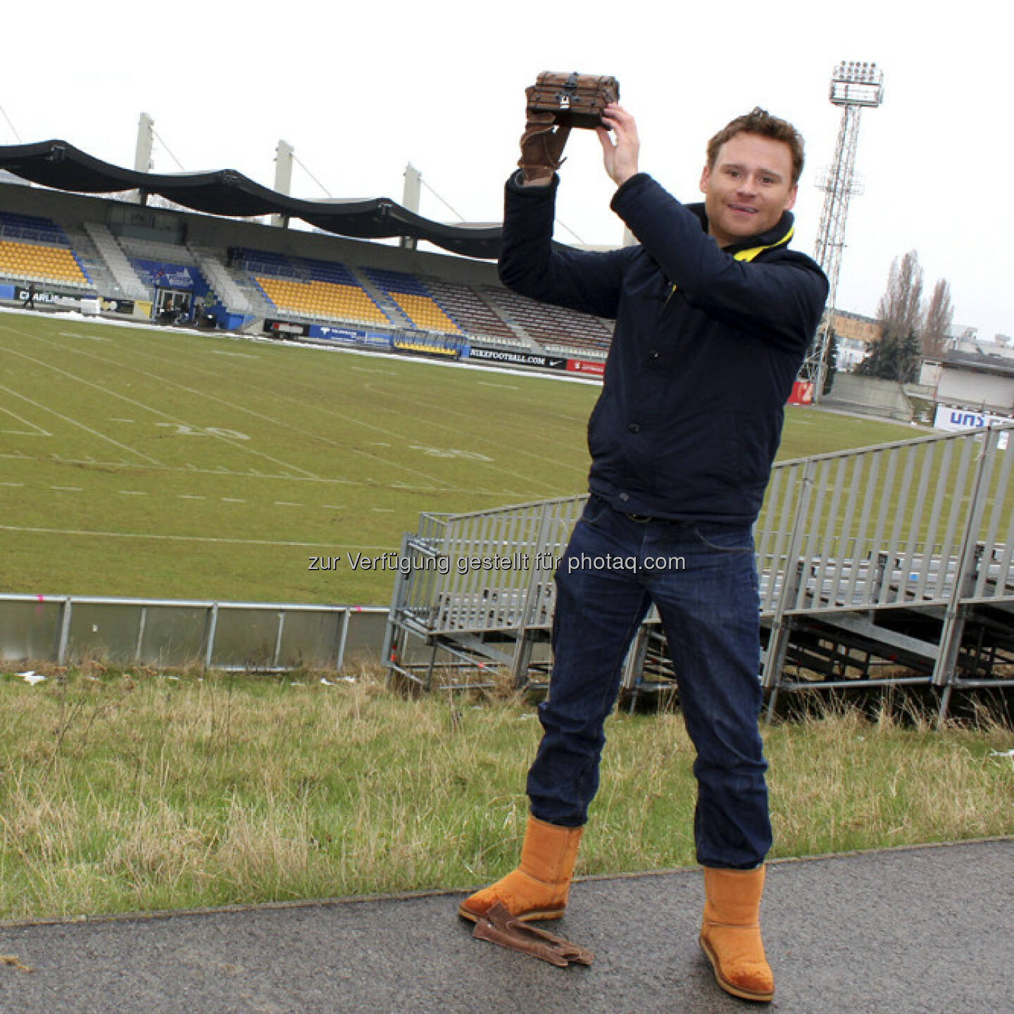 philoro hatte am 29. März zur Schatzsuche im Stadion der Hohen Warte eingeladen. Es ging um einen Schatz aus purem Gold, Wert mehr als 1500 Euro. Hier Bilder von der Schatzsuche.