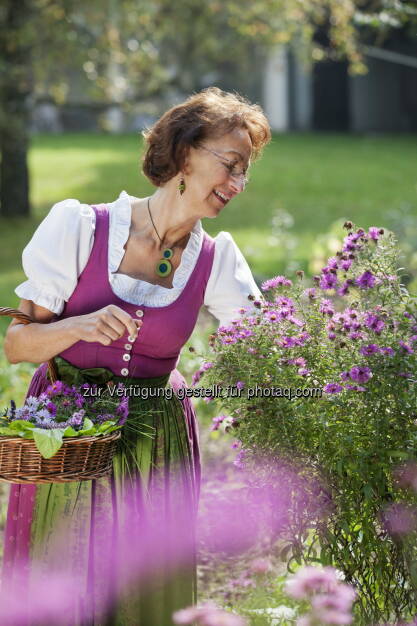 Christine Saahs : Wachau-Kochbuch trumpft in China auf : Hohe internationale Anerkennung für die Kulturregion Wachau und das Weingut Nikolaihof Wachau : Bei den weltweit ausgetragenen Gourmand World Cookbook Awards hat „Das Wachau Kochbuch“ von Nikolaihof-Pionierin Christine Saahs die österreichische Vorausscheidung für sich entschieden : Fotocredit: Nikolaihof Wachau/Eisenberger, © Aussendung (12.01.2016) 