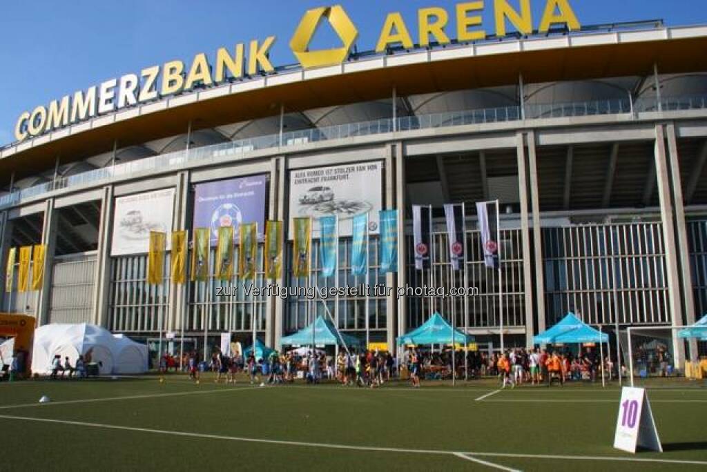 Commerzbank: Jetzt zum Girls Wanted Soccer Festival anmelden und am 14. Mai 2016 vor der Commerzbank-Arena in Frankfurt das Runde ins Eckige befördern! http://www.girlswanted-soccer.de/soccerfestival-2016.html Am 14.05. ist es soweit – wir hoffen ihr habt in eurem Kalender ein großes X für das diesjährige Soccerfestival eingetragen.  

*** Anmeldestart: Dienstag, 12. Januar – 10 Uhr ***

Ab diesem Zeitpunkt online anmelden (Sammelanmeldeformular für Vereine steht bei Anmeldestart zum Download zur Verfügung) und einen Teilnahmeplatz für das Mädchenfußball-Megahighlight des Jahres sichern. 

Wir freuen uns auf Euch! Source: http://facebook.com/commerzbank, © Aussendung (15.01.2016) 