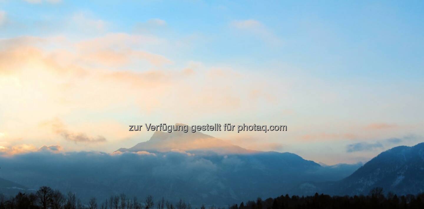 Büro mit Aussicht! Ein Blick aus dem Fenster in unserem Headquarter in Mondsee versüßt uns jeden Montagmorgen :-)  Source: http://facebook.com/bwtwasser