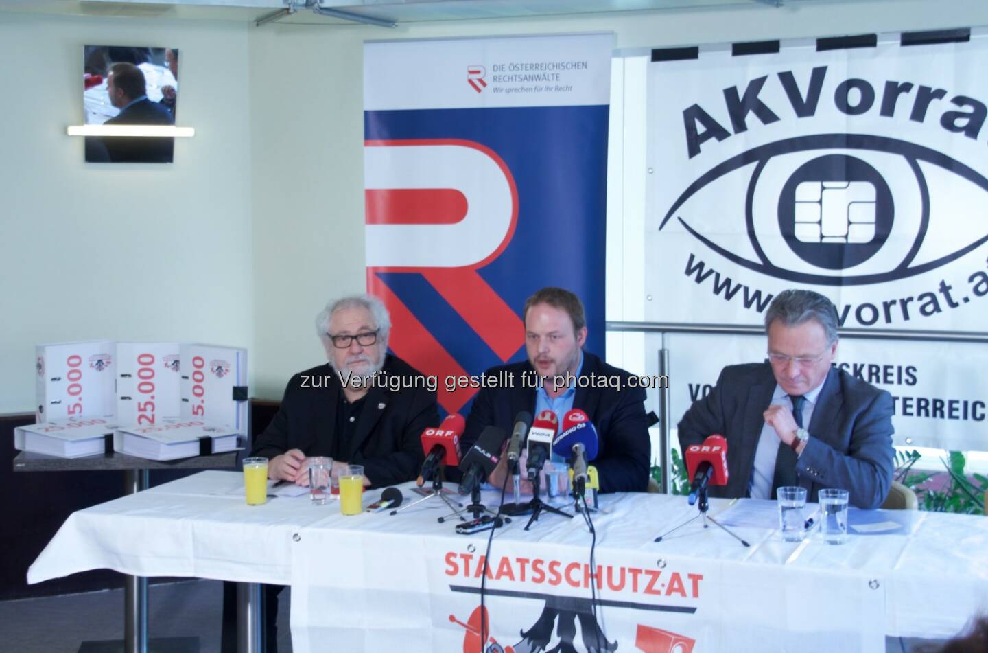 Fred Turnheim (Österreichischer Journalisten Club), Christof Tschohl (AKVorrat), Rupert Wolff (Österreichische Rechtsanwaltskammer) : Staatsschutzgesetz: Überwachungsgesetz ohne Notwendigkeit : Fotocredit: AKVorrat