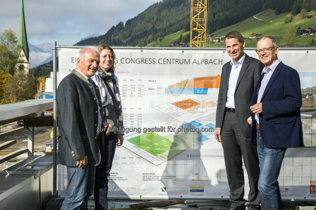 Das Team der LEA Leadership Academy mit Georg Hechenblaikner (Geschäftsführer CCA) : Wo sich im Jahr 2016 Bildung und Wissenschaft treffen : Congress Centrum Alpbach als Ort für Austausch und Inspiration : Fotocredit: © Gattinger, © Aussender (19.01.2016) 