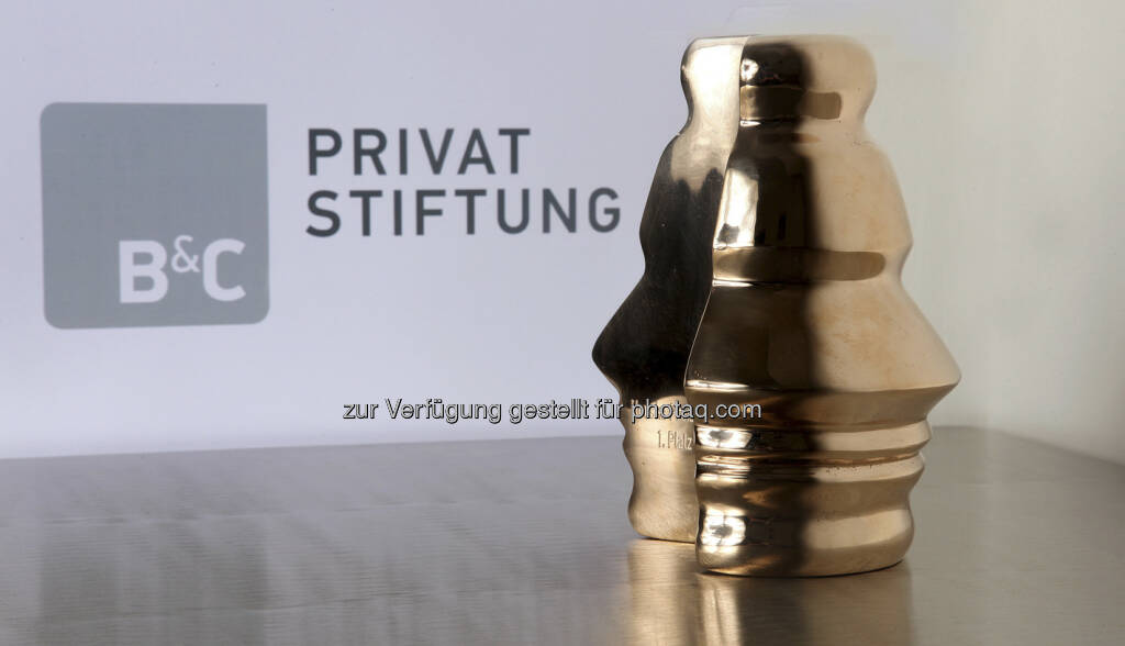 Houskapreis 2013: Nominierte für Forschungspreis stehen fest - Die zehn besten universitären Forschungsprojekte Österreichs des Jahres 2013 stehen fest. Sie sind für den mit insgesamt 300.000 Euro dotierten Houskapreis nominiert – dem größten privaten Forschungspreis Österreichs, der jährlich von der B&C Privatstiftung vergeben wird. Jedes der heute nominierten Projekte heimischer Universitäten ist bereits ein Gewinner, denn die Plätze 1 bis 10 sind mit 120,000,-. 70.000,-, 40.000,- bzw. je 10.000,- Euro dotiert. Gleich drei der Top 10-Nominierungen für den heimischen Forschungs-Oscar gehen nach Innsbruck und Graz. Weiters sind dieses Jahr Projekte aus Wien, Linz und Klagenfurt nominiert. Die Verleihung und Bekanntgabe der finalen Reihung der Nominierten, findet am 25. April 2013 im Rahmen einer feierlichen Gala in Wien statt. (04.04.2013) 