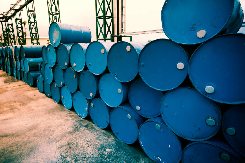 Öl, Erdöl, Ölfässer http://www.shutterstock.com/de/pic-316027709/stock-photo-industry-oil-barrels-or-chemical-drums-stacked-up-fillter-image-processed.html, © www.shutterstock.com (20.01.2016) 