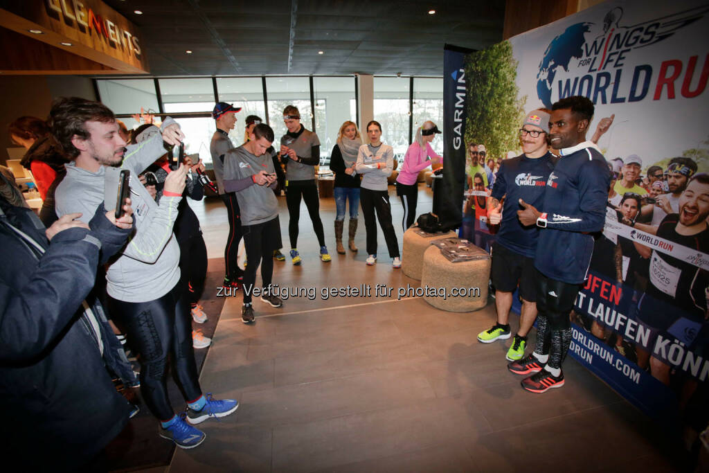 Florian Neuschwander and 
Lemawork Ketema with participants at the Wings for Life World Run event in Munich 23rd of January 2016 (Bild: Daniel Grund) (24.01.2016) 
