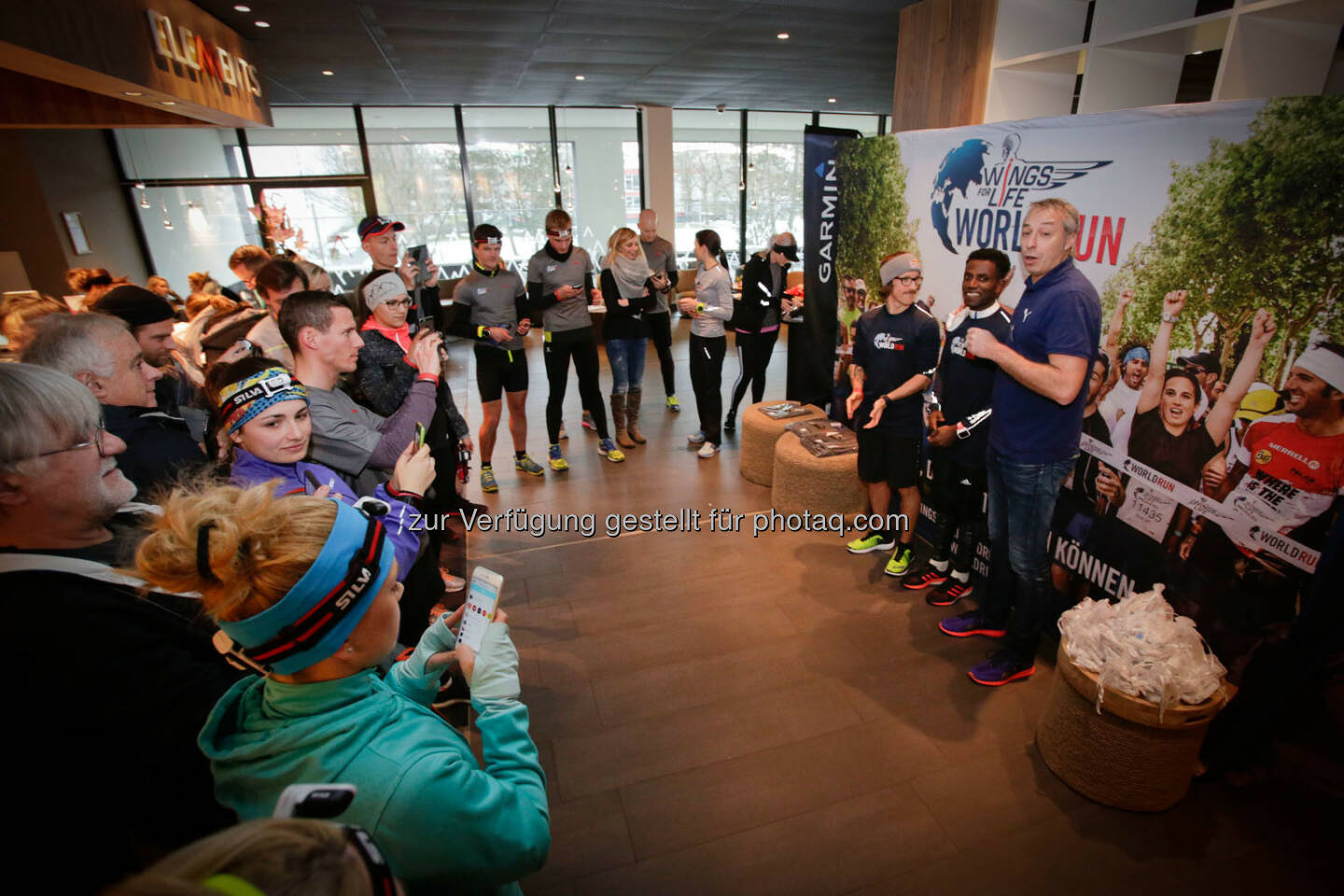 Florian Neuschwander ( left ) and 
Lemawork Ketema ( middle ) and Thomas Smogawetz ( right ) with participants at the Wings for Life World Run event in Munich 23rd of January 2016 (Bild: Daniel Grund)