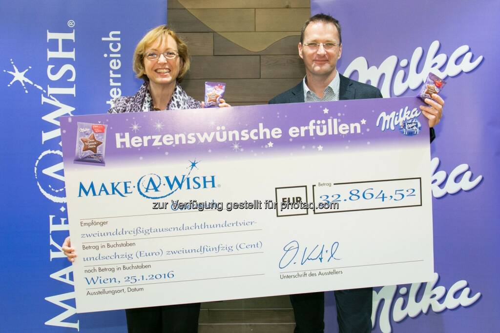 Doris Regele (Präs. Make-A-Wish Foundation® Österreich), Andreas Kutil (Managing Director Mondelez Österreich, Schweiz und Ungarn) : Schokolade ermöglicht die Erfüllung von Herzenswünschen : Milka und die Make-A-Wish Foundation® Österreich sammelten knapp 33.000 Euro für die Wünsche von schwerkranken Kindern : Fotocredit: Mondelez Österreich/APA-Fotoservice/Rastegar, © Aussender (26.01.2016) 