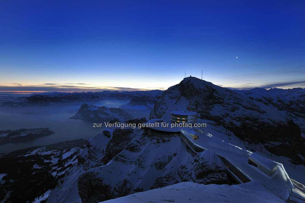 Pilatus, Bergmassiv südlich von Luzern : Luzerner Winter mit Stil : Luzern ist auch im Winterhalbjahr einen Urlaub oder eine Weekend-Reise wert und der ideale Ausganspunkt für Ausflüge in die nahen Berge der Erlebnisregion Luzern-Vierwaldstättersee : Fotocredit: Pilatus Bahnen, © Aussender (26.01.2016) 