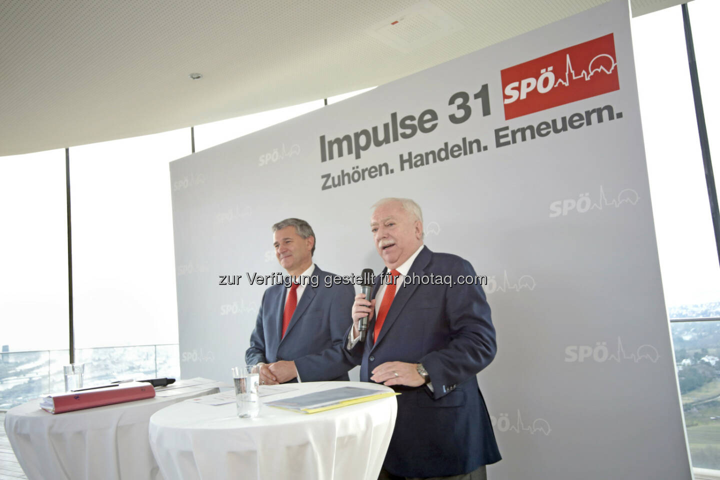 Georg Niedermühlbichler (Landesparteisekretär), Michael Häupl (Vors. SPÖ Wien, Bgm.): Häupl und Niedermühlbichler präsentierten Wiener SPÖ-Organisationsreform : „Impulse 31 - Zuhören. Handeln. Erneuern“ vom Vorstand beschlossen : Fotocredit: SPÖ Wien/Peschat