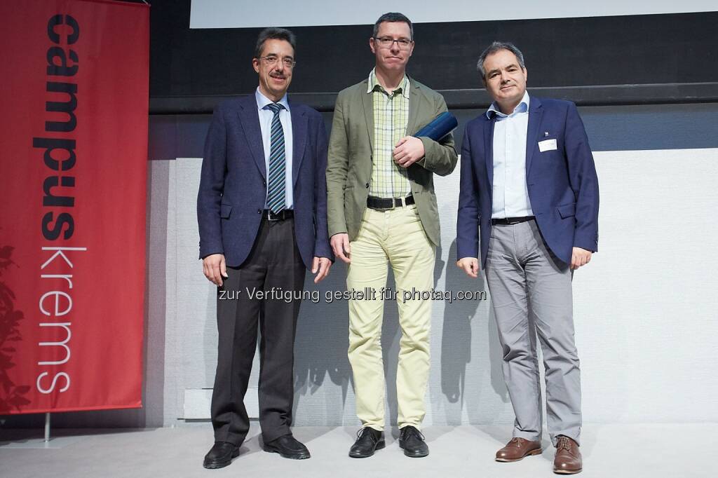 Martin Hagenlocher (GF Bayer Austria GmbH), Karl Matz (Preisträger), Hans‐Peter Haring (Präsident der ÖGSF) : Bayer Austria stiftet Wissenschaftspreis der Österreichischen Schlaganfall-Gesellschaft (ÖGSF) : Preis an Dr. Karl Matz vom Landesklinikum Donauregion Tulln verliehen : Fotocredit: Bayer Austria/APA-Fotoservice/Preiss, © Aussendung (27.01.2016) 