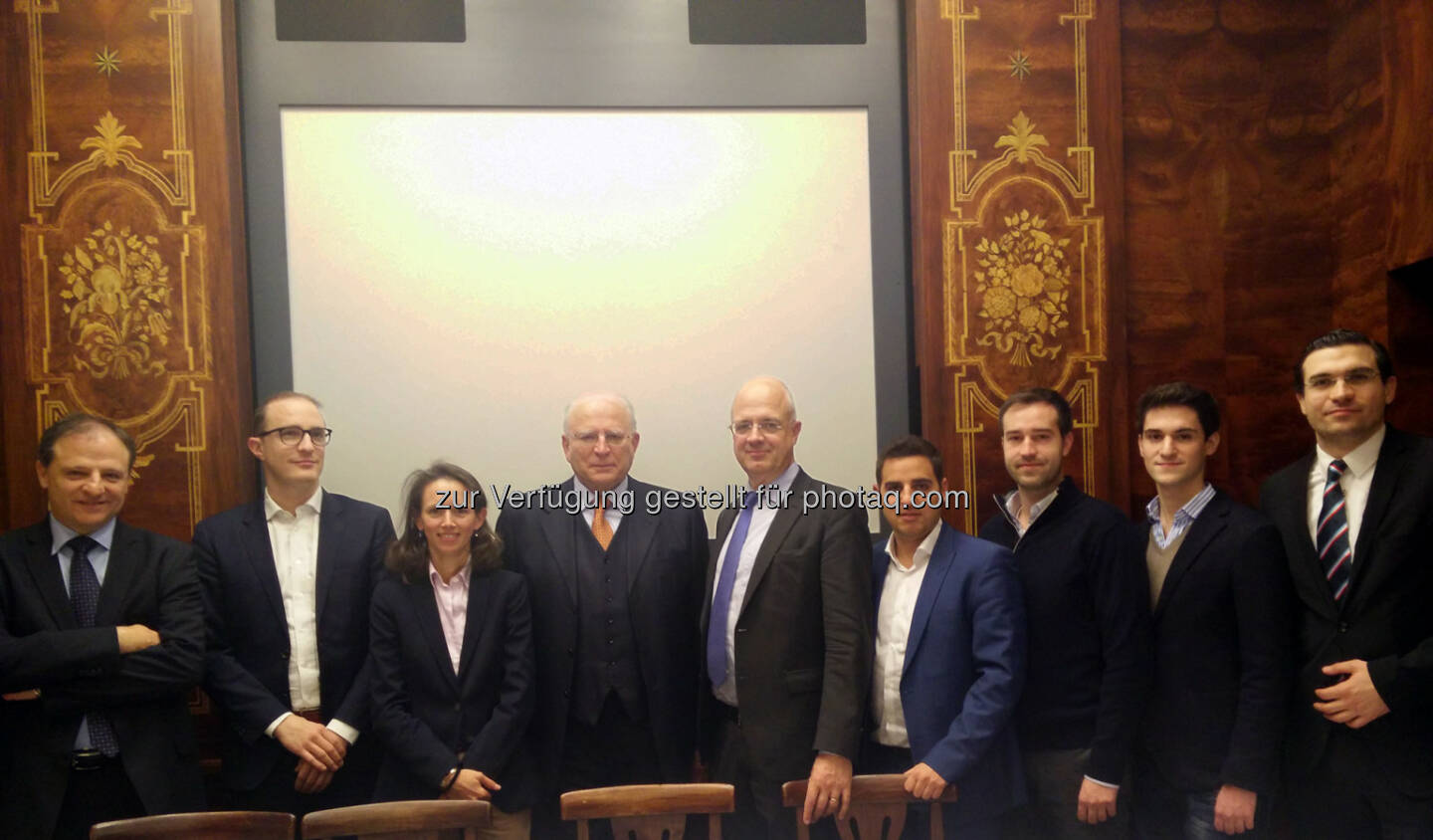 Georg Feith (CEO Glanzstoff Industries), Walter Hatzenbichler (Neos), Therese Niss (Vorstand Junge Industrie), Claus Raidl, Wolfgang Mazal, Asdin El Habbassi (Abg.z.NR – ÖVP), Stefan Schnöll (Generalsekretär JVP), Andreas Jilly (Bundesobmann der Aktionsgemeinschaft), Christoph Seel (Präsident Österreichischer Cartellverband) : Generationenübergreifender Appell zu Pensionen: „Es ist Zeit zu handeln für einen Generationenvertrag Neu“ : Fotocredit: Stadler