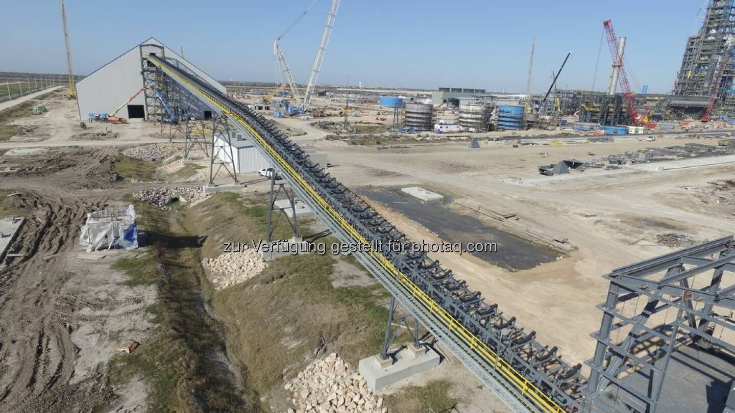 voestalpine - Der Bau der Direktreduktionsanlage in Texas schreitet zügig voran. Mehr zum Baufortschritt inkl. Video: http://bit.ly/1OV52ov // Construction of the HBI plant in Texas is progressing quickly. Read more in this article incl. a video: http://bit.ly/1JB2E9A  Source: http://facebook.com/voestalpine