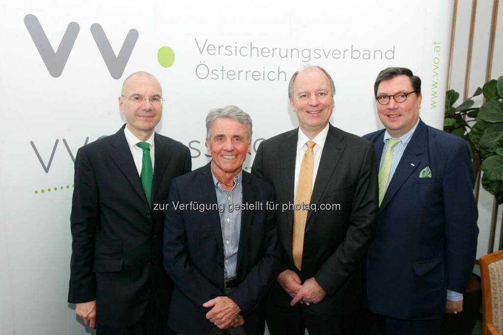 Wolfram Littich (VVO-Vizepräs. & Vorstandsvors. Allianz Gruppe Österreich), Peter Habeler (Extremsportler & Bergführer), Othmar Thann (Dir. KFV), Louis Norman-Audenhove (Generalsekr.des VVO) : Verband der Versicherungsunternehmen Österreichs : Unterschätzte Gefahr beim Wintersport: Jeder Fünfte rast mit Spitzengeschwindigkeiten von über 80 km/h durch den Schnee : Fotocredit: VVO Versicherungsverband Österreich/APA-Fotoservice/Hautzinger, © Aussender (28.01.2016) 