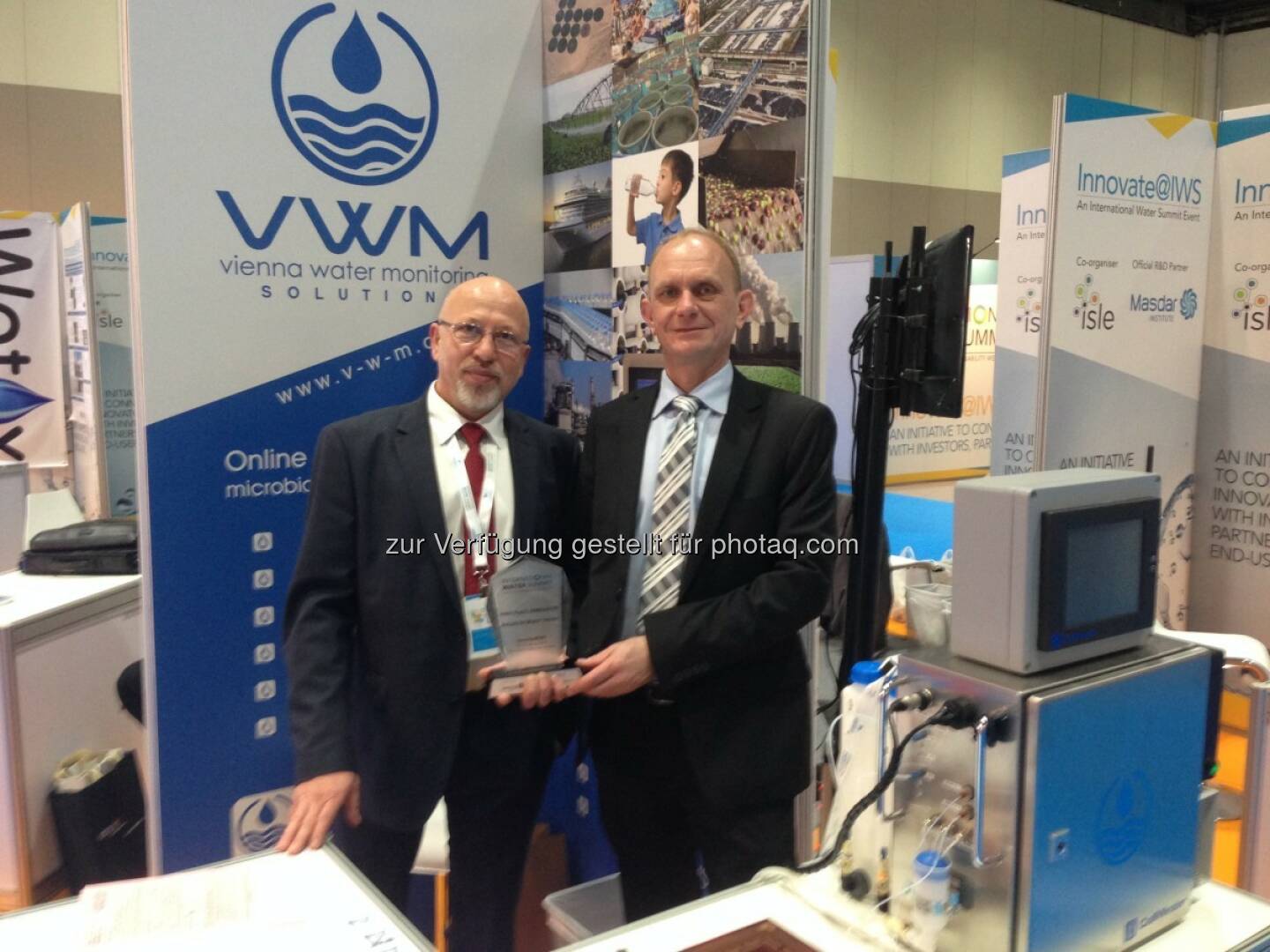 Juri Koschelnik und Wolfgang Vogl (Vienna Water Monitoring) : Wiener Umwelttechnologie gewinnt internationalen Top-Preis : Innovator Award bei IWS (The International Water Summit) 2016, in Abu Dhabi, United Arab Emirates :  Fotocredit: VWM GmbH