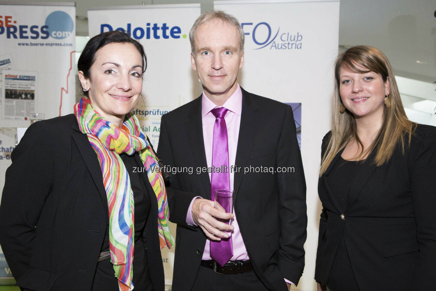Patricia Padilla Satander (Deloitte), Award Initiator Christian Drastil (finanzmarktfoto.at, BE), Melinda Mihoczy (Deloitte)