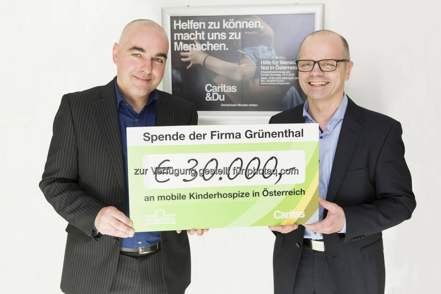 Bernd Wachter (Generalsekretär Caritas Österreich), Thomas Schöffmann (GF Grünenthal Österreich) : Grünenthal spendet für mobile Kinderhospize in Österreich : Fotocredit: Jürgen Hammerschmid