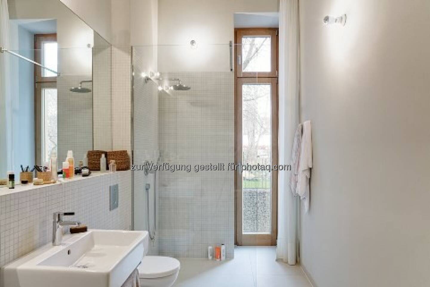 Heizen mit Zeitprofil im Badezimmer : Bad denkt mit : Smart Home für alle im Baukasten-Prinzip : Mehr Wellness und weniger Heizkosten : Ein warmes Bad im Handumdrehen : Fotocredit: RWE Effizienz