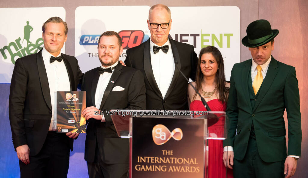 Bo Wänghammar (Mr Green CEO) bei der Preisverleihung in London : International Gaming Award kürt Mr Green als Mobiles Casino des Jahres 2016 : Fotocredit: (c) Mr Green Limited (TM) https:://www.mrgreen.com, © Aussendung (11.02.2016) 