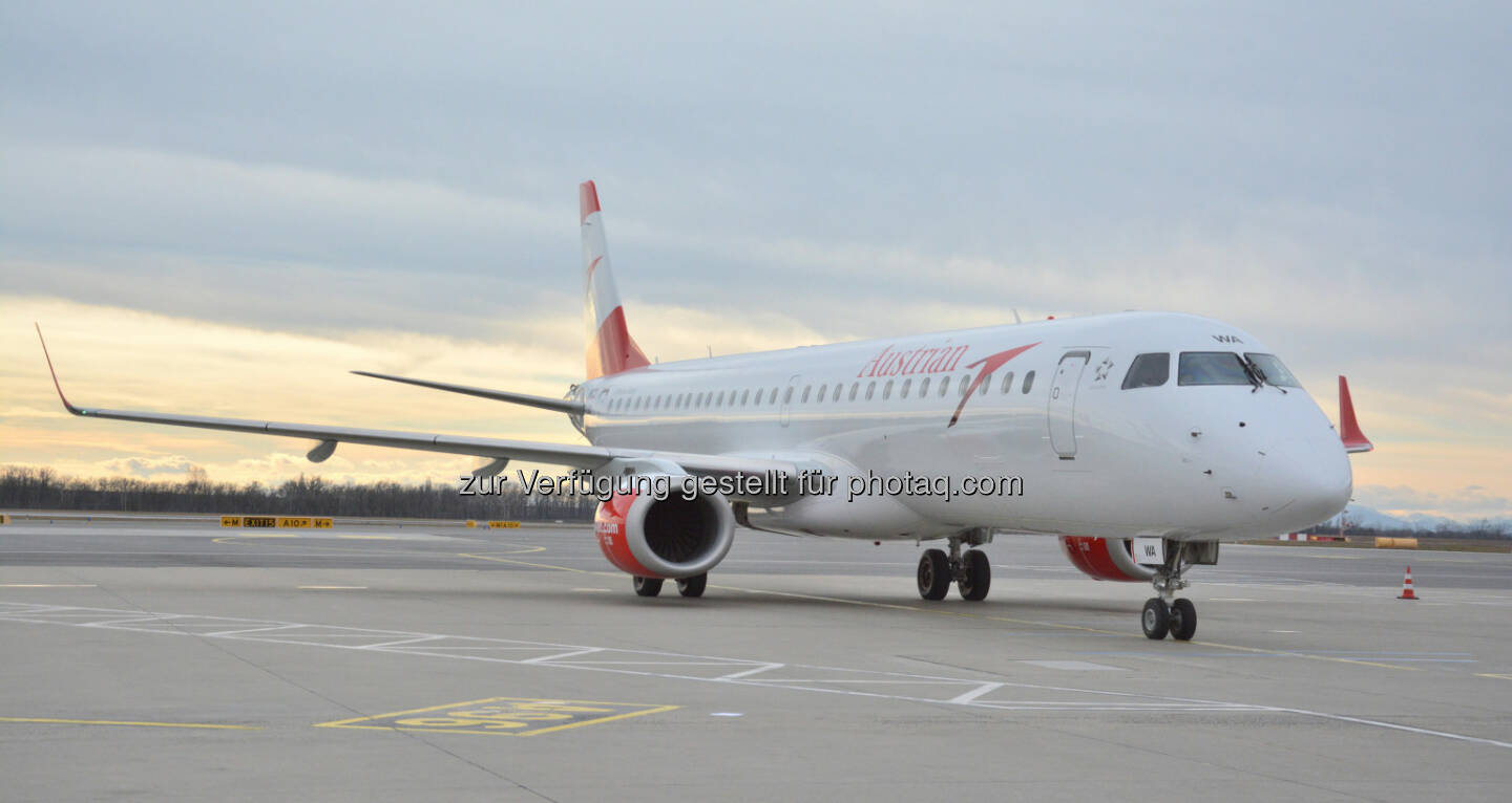 Embraer 195 mit der Registrierung OE-LWA : Der zweite Embraer der Austrian Airlines heute zum Erstflug nach Warschau gestartet  : 15 weitere Embraer Jets werden noch bis Ende 2017 eingeflottet : Copyright: Austrian Airlines - Hannes Winter