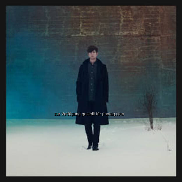 James Blake: Ziemlich genau zwei Jahre ist es her, dass James Blake die internationale Musikwelt mit seinem minimalistisch-introspektiven und zugleich extrem eindringlichen Elektro-Sound auf den Kopf stellte - und nun hat er endlich das nächste Kapitel aufgeschlagen: Overgrown heißt das neue Album und ist ab heute erhältlich - http://jamesblakemusic.com (05.04.2013) 