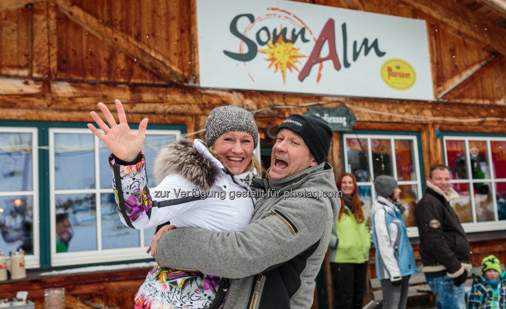 Renate Götschl (Team Steiermark), Armin Assinger (Team Kärnten) : Promi-Duell ORF Steiermark : ORF Kärnten auf der Sonnalm : Sieg an Kärnten : Fotocredit: Seehotel Jägerwirt/APA-Fotoservice/Jürgen Feichter, © Aussendung (16.02.2016) 