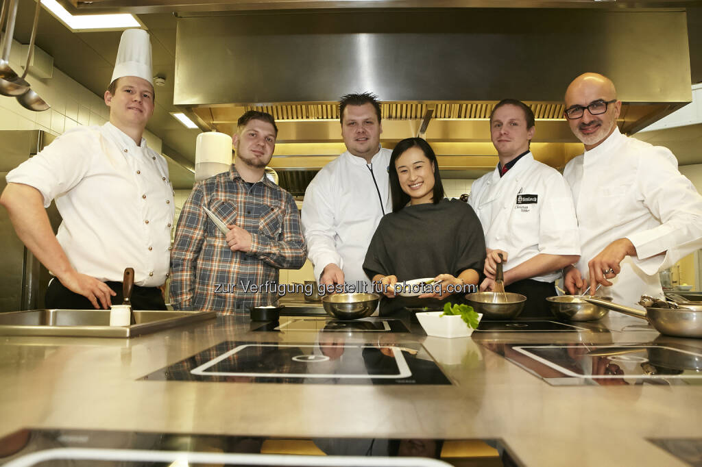 Stefan Strobel (Wunderkammer), Felix Becker (Lobo y Luna), Manuel Gratzl (Bristol Lounge), A. Yin (ON), Christian Weber (Ofenloch), Lorenzo Dimartino (Cantinetta Antinori, Procacci) : 7 Stargastronomen eröffnen die Wiener Restaurantwoche : Fotocredit: Culinarius Media/APA-Fotoservice/Roßboth, © Aussender (19.02.2016) 