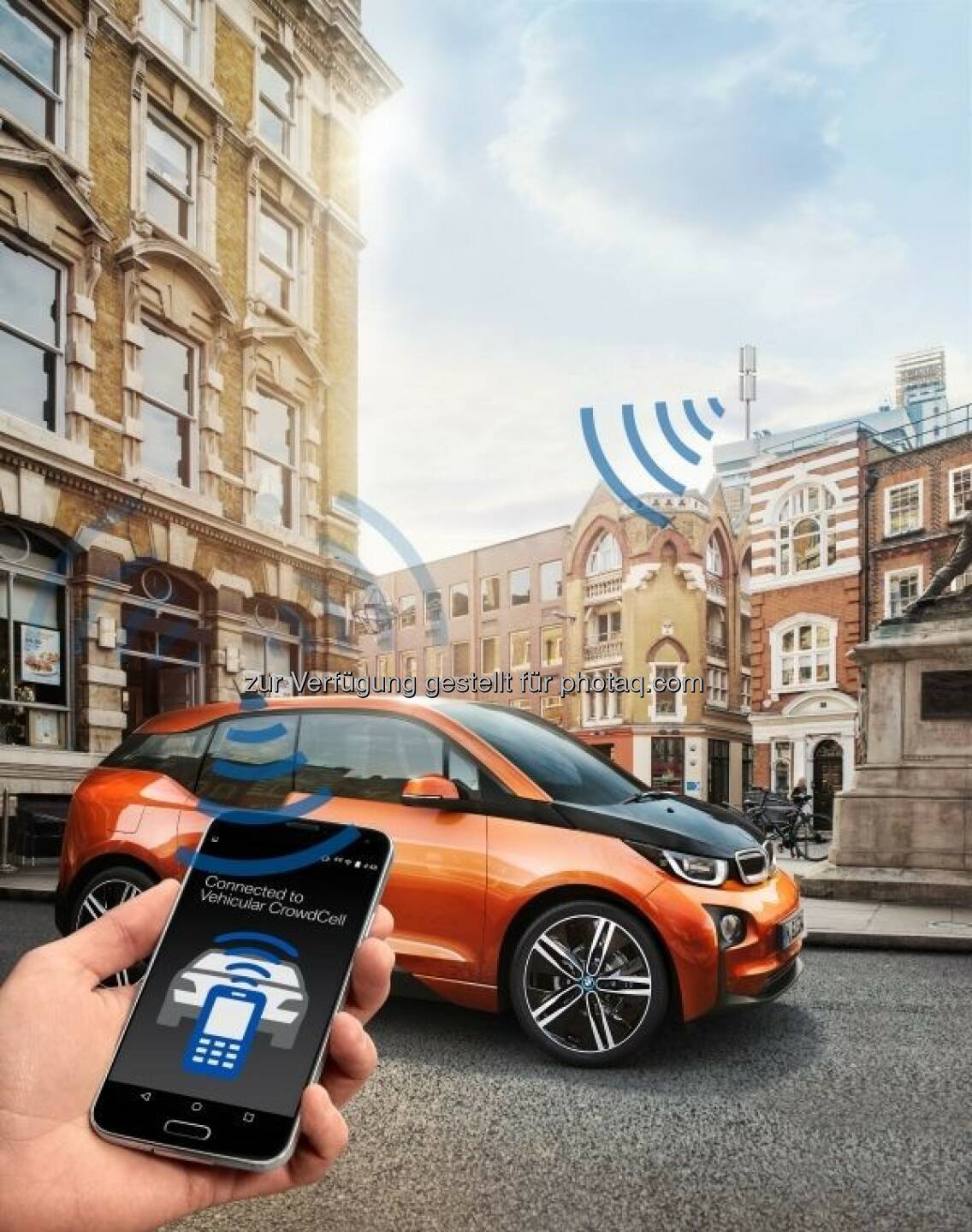 BMW mit dem Forschungsprojekt &bdquo;Vehicular CrowdCell&ldquo; auf dem Mobile World Congress 2016 in Barcelona : (c) BMW Group