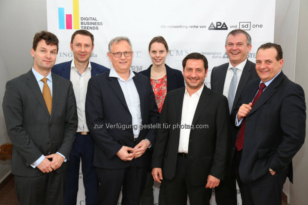 Hans Overeem (ING-DiBa), Peter Stolzlederer (Dimension Data Austria), Alexander Falchetto (APA-IT), Julia Neuschmid (IDC Central Europe), Alexander Tesas (Navax Unternehmensgruppe), Horst Weichselbaumer (Erste Bank), Thomas Stern (Moderator, Braintrust) : „Digitale Transformation“: Was auf IT-Leiter wirklich zukommt … : Artificial Intelligence, Internet der Dinge und Virtual Reality als Treiber : Podiumsdiskussion gab Ausblick auf Herausforderungen : Fotocredit: APA-Fotoservice/Schedl, © Aussendung (26.02.2016) 