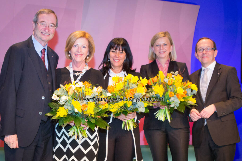 Christoph Leitl, Waltraud Rigler, Martha Schultz, Petra Gregorits, Peter Haubner : Wirtschaftsbund-Präsident Christoph Leitl und Wirtschaftsbund-Generalsekretär Peter Haubner gratulieren Martha Schultz zur Wahl als Bundesvorsitzende von Frau in der Wirtschaft : Fotocredit: Foto Weinwurm, © Aussendung (26.02.2016) 