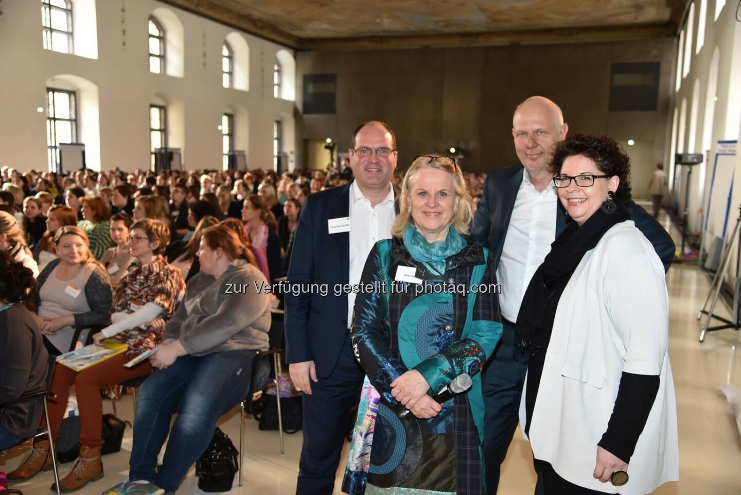 Thomas-Peter Siegl (wirtschaftlicher GF bei KIWI), Monika Riha (pädagogische GF bei KIWI), Matthias Horx (Referent der Fachtagung), Christine Marek (Vorstandsvors. KIWI) : Fachtagung des privaten Kindergartenträgers „Kinder in Wien“ (KIWI) unter dem Motto „Zauber der Veränderung – Stabilität im Wandel“ : Fotocredit: KIWI-Kinder in Wien/Tschank