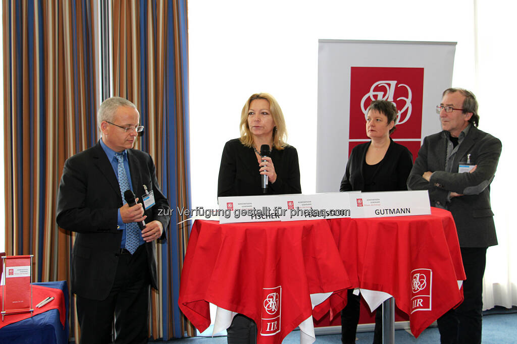 Wolfgang Amann (Geschäftsführer, IIBW - Institut für Immobilien, Bauen und Wohnen GmbH), Tatjana Fischer (Senior Scientist, Institut für Raumplanung und ländliche Neuordnung der Universität für Bodenkultur Wien), Christiane Feuerstein (Architektin), Raimund Gutmann (Geschäftsführer wohnbund:consult) : Wie ältere und pflegebedürftige Österreicher wohnen : Projektentwickler, Stadtplaner und Immobilieninvestoren diskutierten über Zukunftspläne auf den IIR Konferenzen Quartiersentwicklung und Seniorenimmobilien : Fotocredit: IIR GmbH, © Aussender (02.03.2016) 