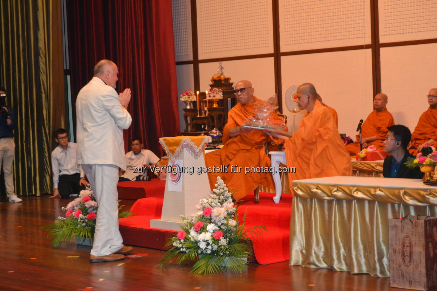 Gerhard Weißgrab : Internationale Auszeichnung für den Präsidenten der Österreichischen Buddhistischen Religionsgesellschaft (ÖBR) : Gerhard Weißgrab erhält den „World Buddhist Outstanding Leader Award 2016“
Fotocredit: Österreichische Buddhistische Religionsgesellschaft (ÖBR)