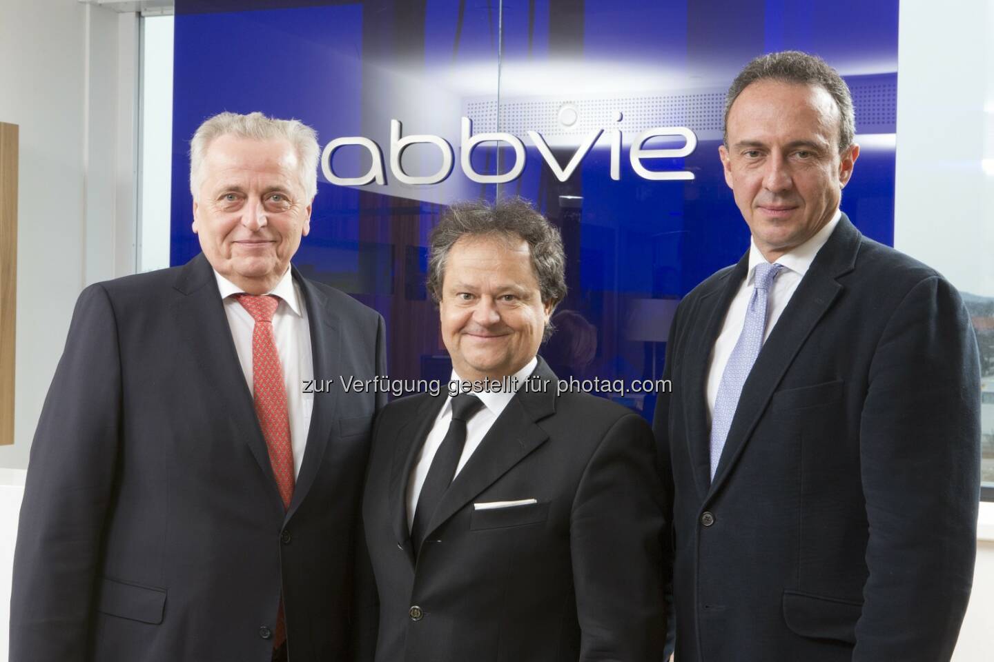 Rudolf Hundstorfer, Ingo Raimon (General Manager AbbVie Österreich), Esteban Plata (Vice President Western Europe & Canada AbbVie) : Rudolf Hundstorfer besucht Biopharma Unternehmen AbbVie: Klares „Ja“ zum Forschungsstandort Österreich : Fotocredit: AbbVie GmbH