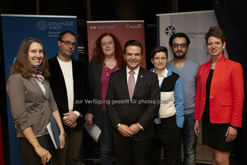 Svetlana Manakhova (Übersetzerin), Dennis van der Veur (EU Agentur für Grundrechte), Irene Brickner (Der Standard), Jonathan Sauvé (Botschaftsrat), Marty Huber (Queer Base), Komil Radzhabov (tadschikischer Aktivist), Erin Aylward (Pierre Elliot Trudeau Foundation Scholar) : Podiumsdiskussion im Wiener Juridicum, im Rahmen der Serie der Human Rights Talks : Fotocredit: Botschaft von Kanada/APA-Fotoservice/Roßboth, © Aussender (04.03.2016) 