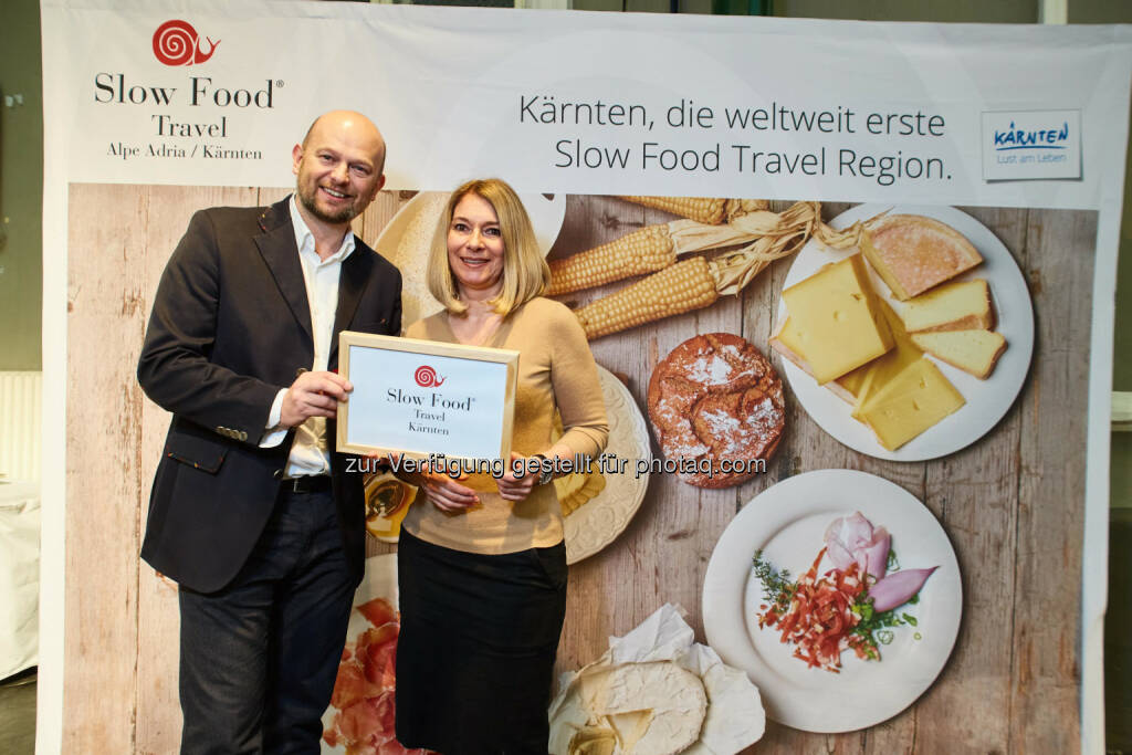 Christian Kresse (GF Kärnten Werbung), Barbara Van Melle (Slow Food International) : Kooperation von Slow Food International und Kärnten : Weltweit erste Slow Food Travel Destination im Lesachtal und Gailtal : Reisen zu traditionellen Lebensmittelhandwerkern : Fotocredit: Kärnten Werbung/Lehmann, © Aussender (05.03.2016) 