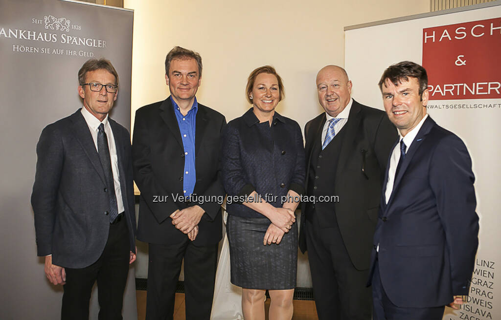 Walter Schnitzhofer (Bankhaus Spängler), Harald Schützinger (orangecosmos), Verena Trenkwalder (KPMG), Alexander Hasch (Kanzlei Hasch), Johann Penzenstadler (Bankhaus Spängler) : Bankhaus Spängler lud Familienunternehmer zu einem spannenden Abend in Linz : Unternehmensnachfolge - Buchpräsentation und Diskussion : Fotocredit: Bankhaus Spängler, © Aussender (08.03.2016) 