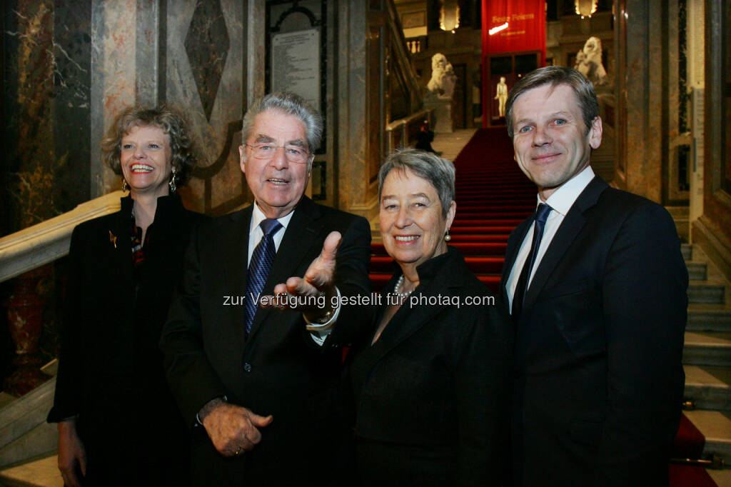 Sabine Haag (Generaldirektorin), Heinz Fischer (Bundespräsident), Margit Fischer, Josef Ostermayer (Bundesminister) : Das Kunsthistorische Museum feiert Feste und 125 Jahre : Eröffnung der  Jubiläumsausstellung „Feste Feiern“ durch Bundesminister Josef Ostermayer in Anwesenheit von Bundespräsident Heinz Fischer : Fotocredit: Kunsthistorisches Museum Wien/APA-Fotoservice/Hautzinger, © Aussendung (08.03.2016) 