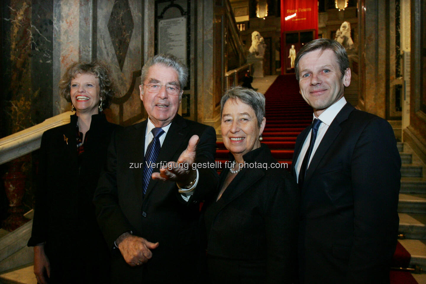 Sabine Haag (Generaldirektorin), Heinz Fischer (Bundespräsident), Margit Fischer, Josef Ostermayer (Bundesminister) : Das Kunsthistorische Museum feiert Feste und 125 Jahre : Eröffnung der  Jubiläumsausstellung „Feste Feiern“ durch Bundesminister Josef Ostermayer in Anwesenheit von Bundespräsident Heinz Fischer : Fotocredit: Kunsthistorisches Museum Wien/APA-Fotoservice/Hautzinger