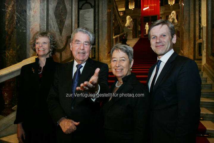 Sabine Haag (Generaldirektorin), Heinz Fischer (Bundespräsident), Margit Fischer, Josef Ostermayer (Bundesminister) : Das Kunsthistorische Museum feiert Feste und 125 Jahre : Eröffnung der Jubiläumsausstellung „Feste Feiern“ durch Bundesminister Josef Ostermayer in Anwesenheit von Bundespräsident Heinz Fischer : Fotocredit: Kunsthistorisches Museum Wien/APA-Fotoservice/Hautzinger