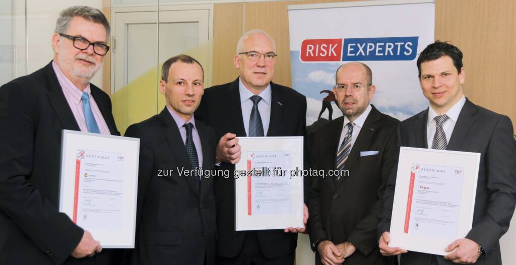 Gerhart Ebner (GF Risk Experts), Stefan Wallner (GF TÜV Austria),  Michael Buser (GF Risk Experts), Gerhard Eichinger (Auditor), Gerald Netal (Risk Experts) : TÜV Austria zertifizierte Qualitätsmanagement von Risk Experts nach neuer ISO 9001 : Fotocredit: Weinkirn, © Aussendung (08.03.2016) 