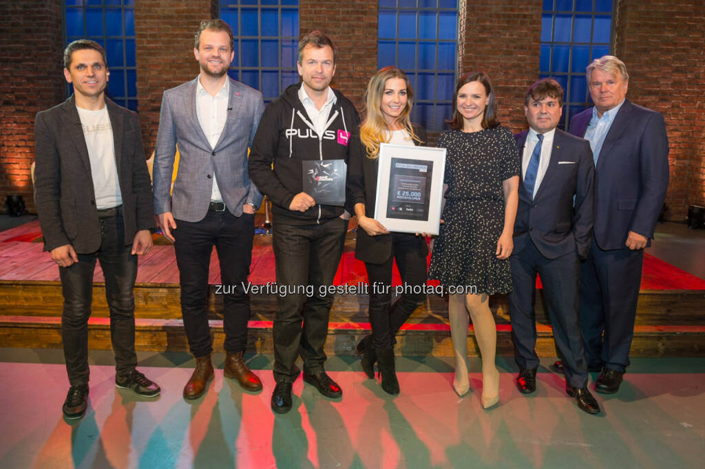 Michael Altrichter, Daniel Zech, Markus Breitenecker, Margot Helm von AndMetics, Marie Helene Ametsreiter, Heinrich Prokom und Hans Peter Haselsteiner: Jury und Gewinnerin des 2. SevenVentures Pitch Day (c) PULS 4 / Buchwald, © Aussendung (09.03.2016) 