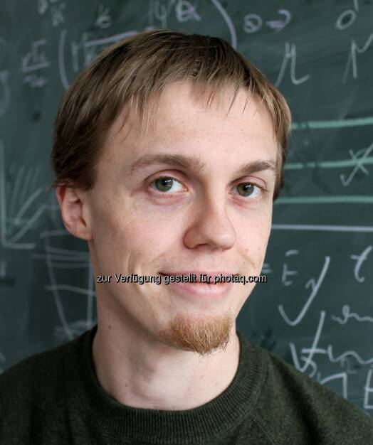 Dominik Kreil (Institut für Theoretische Physik der Johannes Kepler Universität Linz) : Forschung im Bereich der Wechselspiele zwischen Elektronen : Diese Informationen sind wichtig für die Halbleiterindustrie und im neuen   Forschungsfeld der Spintronik, um schnellere und energiesparende Elektro-Bauteile zu konstruieren : Fotocredit: JKU, © Aussender (11.03.2016)