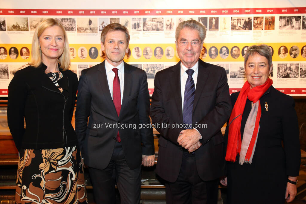 Johanna Rachinger (Generaldirektorin der Österreichischen Nationalbibliothek), Josef Ostermayer (Bundesminister für Kunst und Kultur, Verfassung und Medien), Heinz Fischer (Bundespräsident), Margit Fischer : Eröffnung der Ausstellung Der ewige Kaiser. Franz Joseph I. 1830–1916 im Prunksaal der Österreichischen Nationalbibliothek : Fotocredit: Österreichische Nationalbibliothek/APA-Fotoservice/Schedl, © Aussender (11.03.2016) 