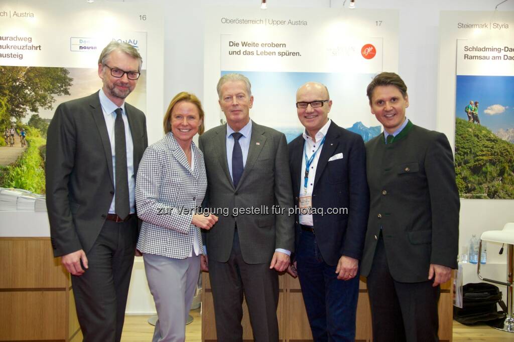 Michael Strugl, Petra Stolba (GF Österreich Werbung), Reinhold Mitterlehner (Wirtschaftsminister), Robert Seeber und Mag. Andreas Winkelhofer (GF Oberösterreich Tourismus) : Oberösterreichs Touristiker präsentieren das Urlaubs- und Freizeitangebot auf der ITB Berlin : Fotocredit: Oberösterreich Tourismus/Herbst, © Aussender (11.03.2016) 