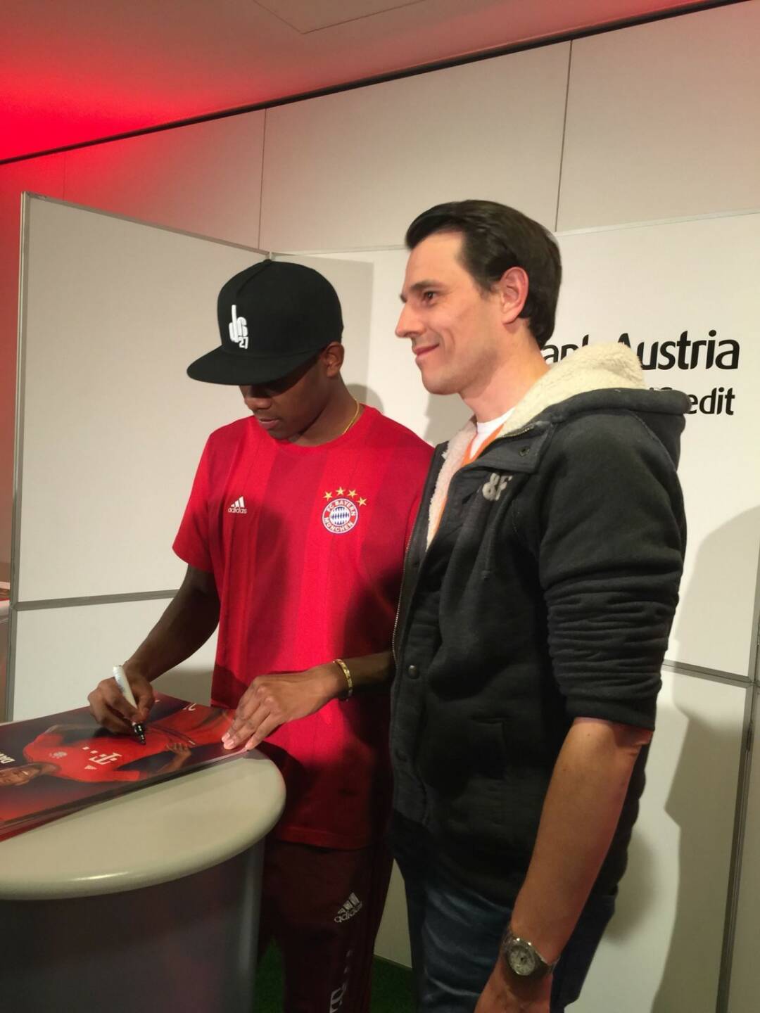 David Alaba mit Rudolf Brenner (philoro)