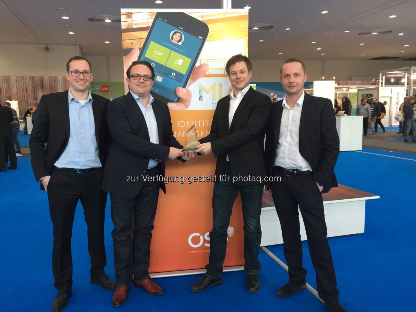 Sebastian Zehetbauer, Lukas Praml, Stefan Vogl, Martin Grüner (Team der Staatsdruckerei bei der CeBIT) : CeBIT 2016 in Hannover: Staatsdruckerei überzeugt mit innovativer Ausweis-App : „My Identity App“ (MIA) des österreichischen Hochsicherheitsunternehmens belegt beim „Privacy via IT Security App Competition“ Platz 2  : Fotocredit: Österreichische Staatsdruckerei/Praml