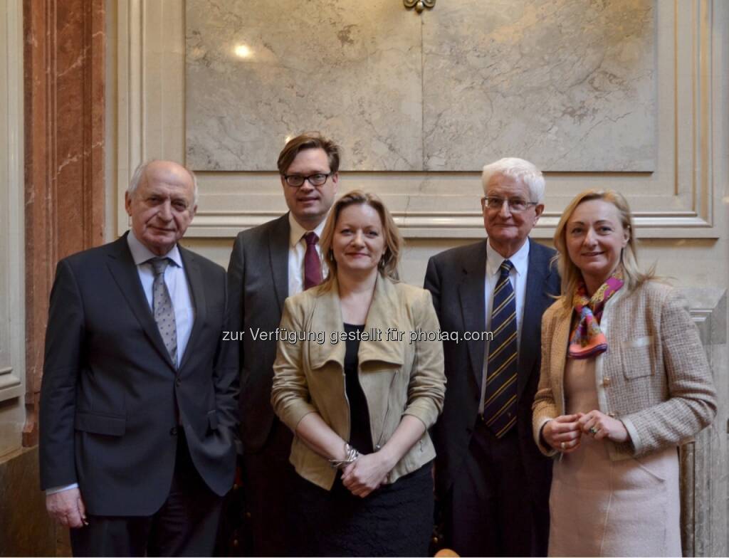 Bernhard Felderer, Alfred Heiter,Isabella Mader, Erich Weede, Barbara Kolm : Free Market Road Show in Wien: Merkels Flüchtlingspolitik und Sharing Economy : Auf Einladung des Friedrich A. v. Hayek Instituts und des Austrian Economics Centers diskutierten Experten aus Wirtschaft, Politik und den Medien die Veränderungen in Europa und dem Standort Österreich : Fotocredit: AEC/Pfeffer, © Aussender (16.03.2016) 